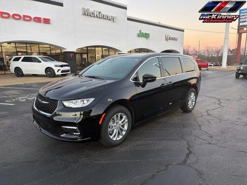 Diamond Black Crystal Pearlcoat 2026 Chrysler Pacifica L