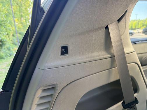 Bright White Clearcoat 2022 Chrysler Pacifica Touring L