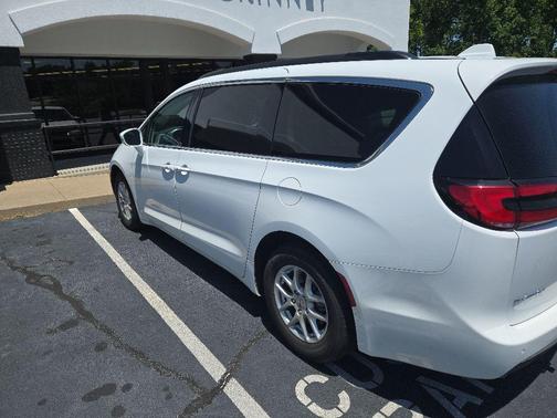 Bright White Clearcoat 2022 Chrysler Pacifica Touring L