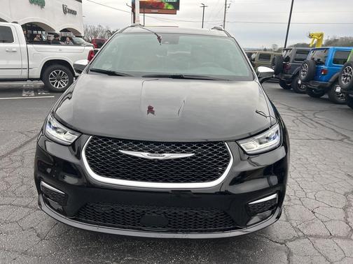 2026 Chrysler Pacifica L