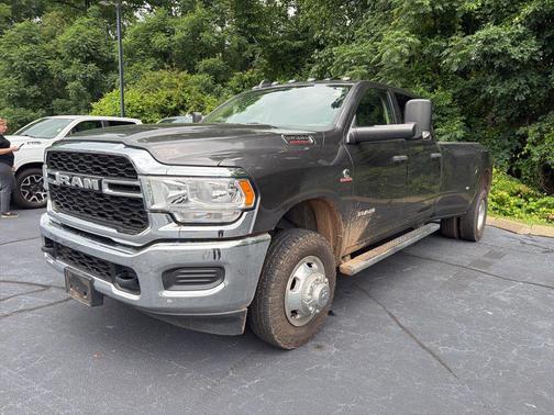 Granite Crystal Metallic Clearcoat 2020 RAM 3500 Tradesman Crew Cab 4x4 8' Box