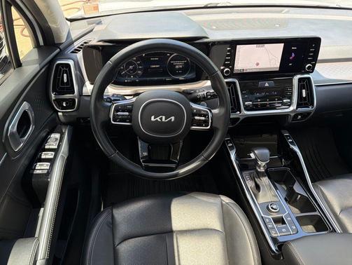 Glacial White Pearl 2023 Kia Sorento SX