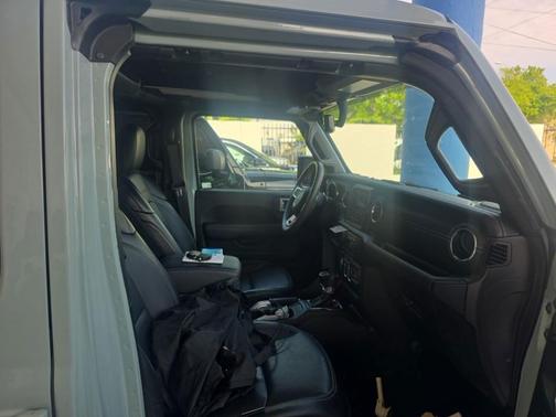 Earl Clearcoat 2023 Jeep Wrangler 4xe Sahara