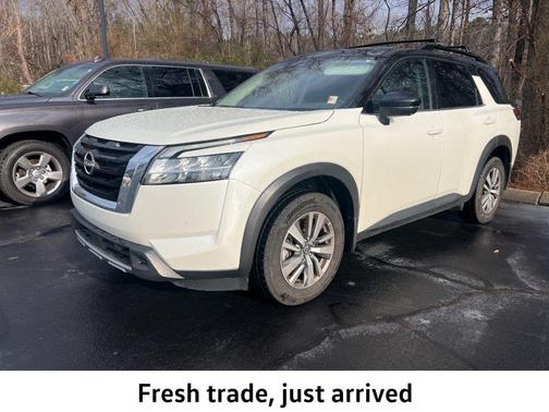 2023 Nissan Pathfinder SL 4WD