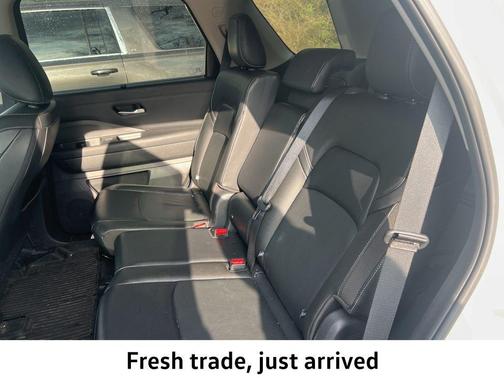 2023 Nissan Pathfinder SL 4WD