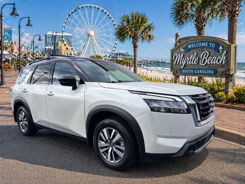 Pearl White Tricoat/Super Black 2023 Nissan Pathfinder SL 4WD