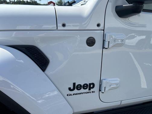 2025 Jeep Gladiator Willys