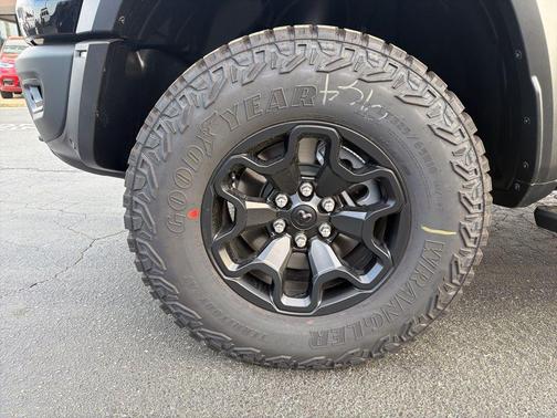 Diamond Black Crystal Pearlcoat 2026 RAM 1500 RHO Crew Cab 4x4 5'7' Box