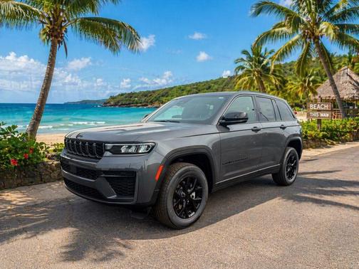 Baltic Gray Metallic Clearcoat 2026 Jeep Grand Cherokee Altitude