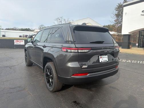 2026 Jeep Grand Cherokee Altitude