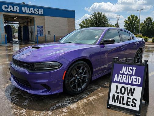Plum Crazy Pearlcoat 2023 Dodge Charger R/T