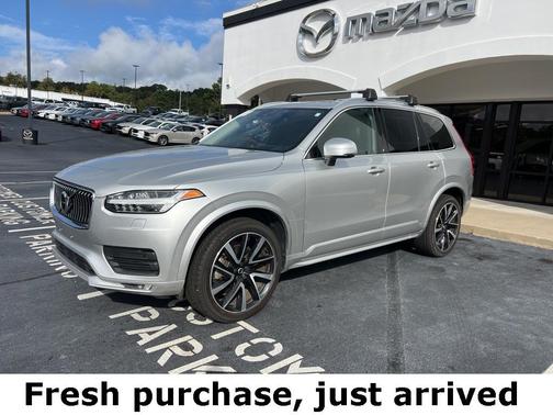2021 Volvo XC90 T6 Momentum