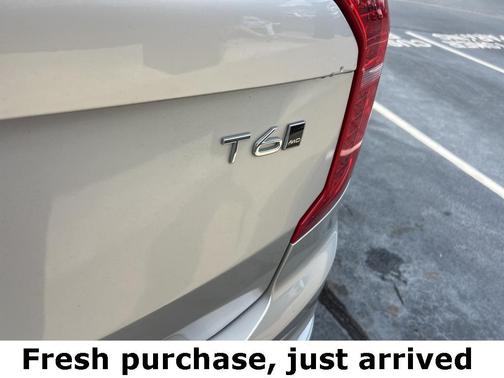 2021 Volvo XC90 T6 Momentum