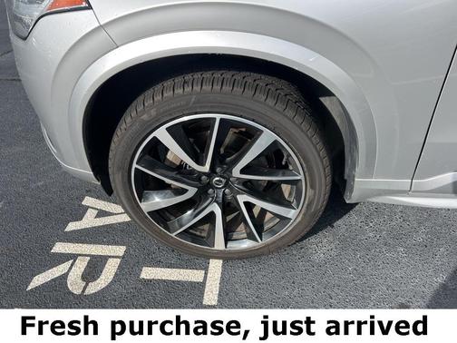 2021 Volvo XC90 T6 Momentum
