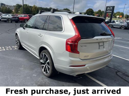 2021 Volvo XC90 T6 Momentum