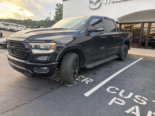Diamond Black Crystal Pearlcoat 2022 RAM 1500 Laramie
