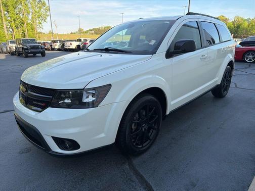 Vice White 2019 Dodge Journey SE