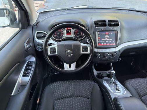 Vice White 2019 Dodge Journey SE