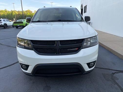 Vice White 2019 Dodge Journey SE
