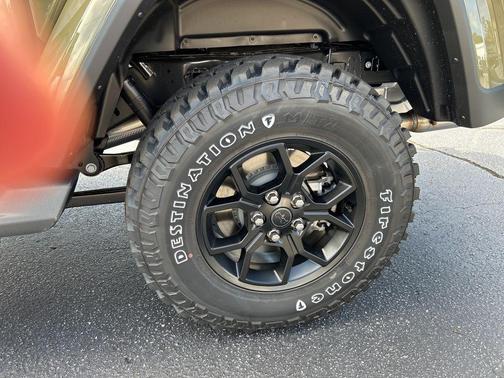 2025 Jeep Gladiator Willys