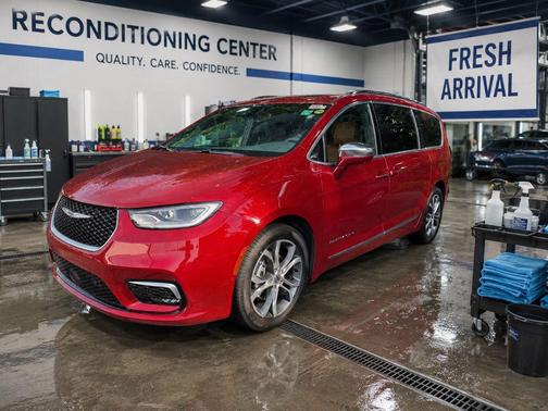 Red Hot Pearlcoat 2024 Chrysler Pacifica L