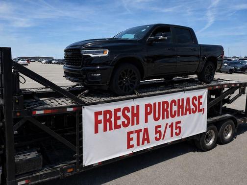 Diamond Black Crystal Pearlcoat 2025 RAM 1500 Limited