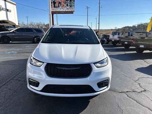 2026 Chrysler Pacifica L