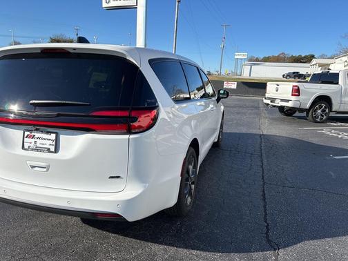 2026 Chrysler Pacifica L