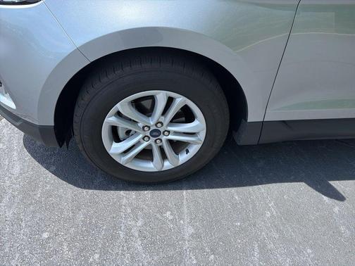 Silver Metallic 2020 Ford Edge SEL