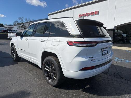 Bright White Clearcoat 2026 Jeep Grand Cherokee Limited