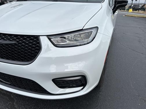 2026 Chrysler Pacifica L