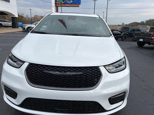 2026 Chrysler Pacifica L