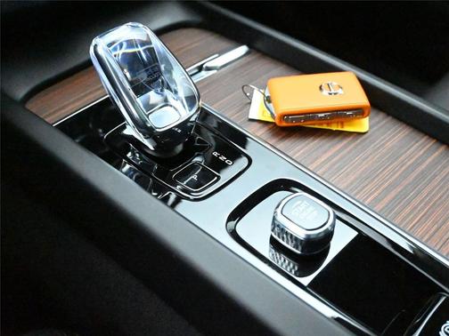 2023 Volvo XC60 B6 Ultimate Bright Theme