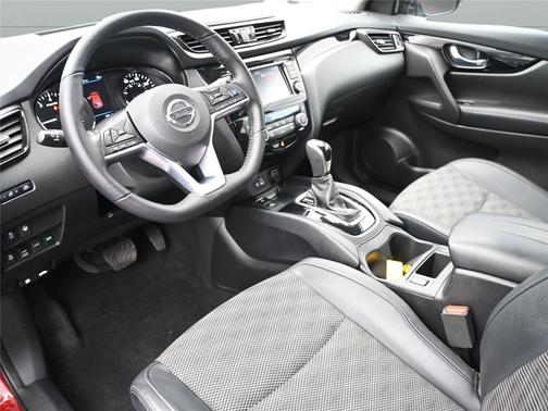 2022 Nissan Rogue Sport SV