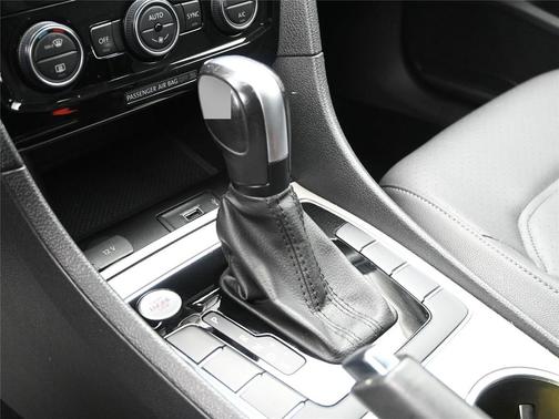 2022 Volkswagen Passat 2.0T SE