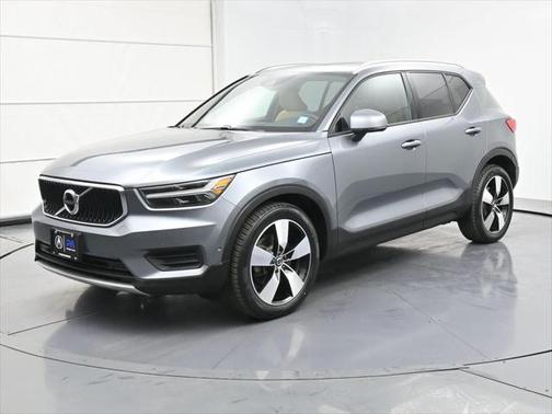 2019 Volvo XC40 T5 Momentum