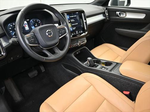 2019 Volvo XC40 T5 Momentum