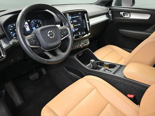 2019 Volvo XC40 T5 Momentum