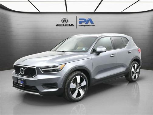 2019 Volvo XC40 T5 Momentum