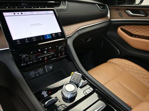 2022 Jeep Grand Cherokee Summit