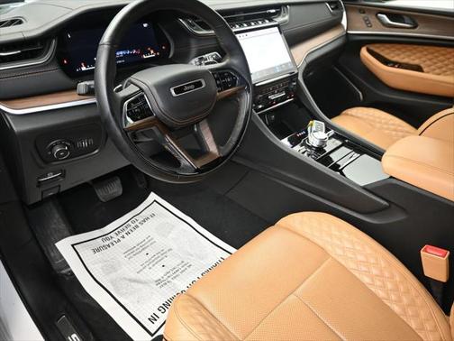 2022 Jeep Grand Cherokee Summit