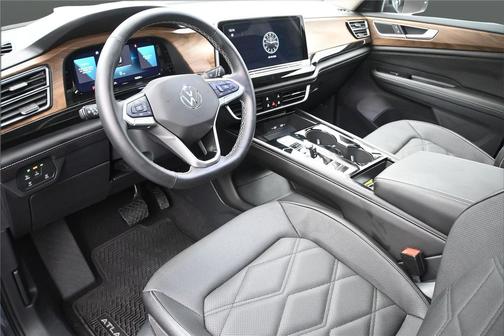 Pure Gray 2025 Volkswagen Atlas 2.0T SE w/Technology 4MOTION