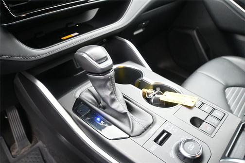 Magnetic Gray Metallic 2024 Toyota Highlander XSE