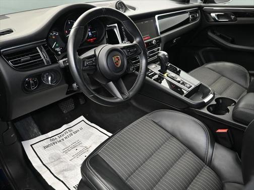 2023 Porsche Macan Base