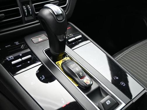 2023 Porsche Macan Base