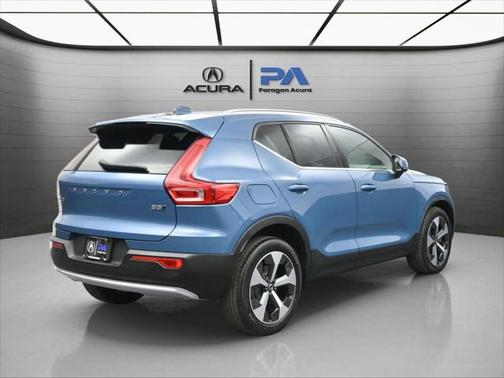2023 Volvo XC40 B5 Plus Bright Theme