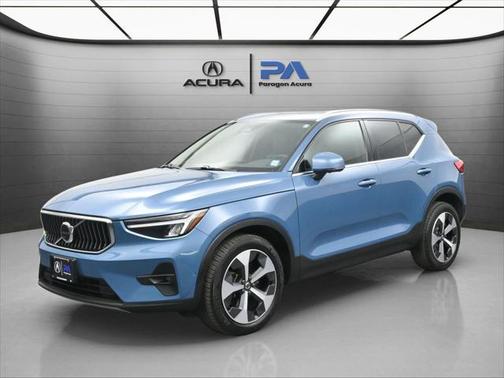 2023 Volvo XC40 B5 Plus Bright Theme