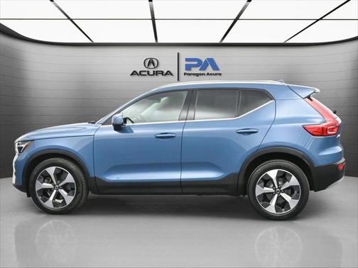 2023 Volvo XC40 B5 Plus Bright Theme