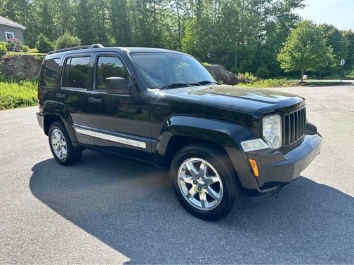 Black Forest Green Pearlcoat 2012 Jeep Liberty Sport