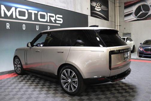 GOLD 2023 Land Rover Range Rover P400 SE
